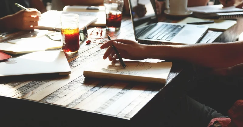 Salarié, prestataire, associé ou intérim de direction : qui choisir pour déléguer ?
